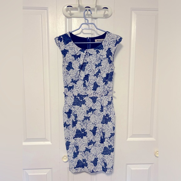 Cute Sleeveless Patterned Denim Dress - Picture 2 of 6